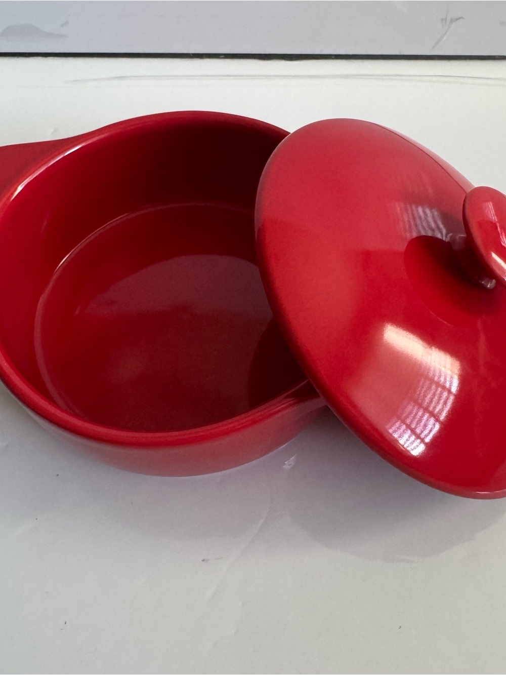 Red Ceramic Covered Casserole Dish - Home Kitchen